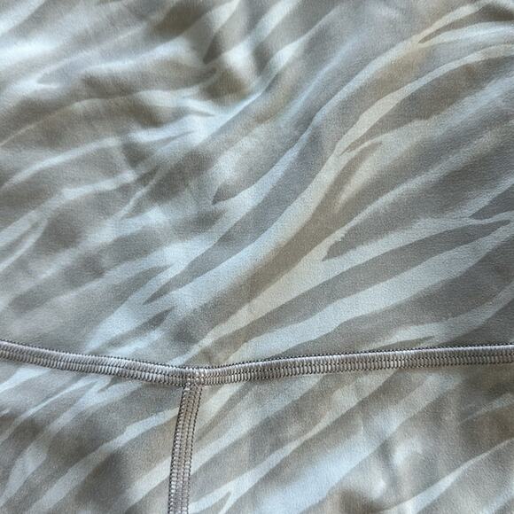 Lululemon Align Super High Rise 28" Leggings Le Tigre Camo Green Fern Multi 2 - Picture 3 of 6